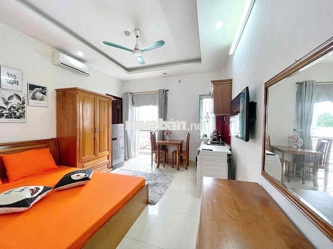 Ở NGAY! CĂN HỘ BAN CÔNG NGAY HUỲNH VĂN BÁNH PN SIÊU AN NINH - FULL ĐỒ