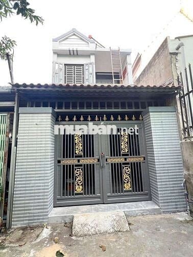 Nhà bán 1 trệt 1 lầu 4x16 m giá 2 ty2 nhà có sân để xe hơi