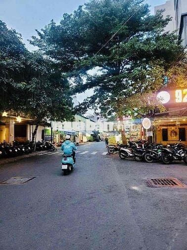 GÓC 2MẶT TIỀN NHÀ 5TẦNG KINH DOANH BUÔN BÁN VÀ CHDV TẠI TÂN PHÚ