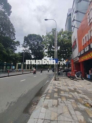 nguyễn thị minh khai , sau căn mặt tiền 11x9.3.trệt ,lầu .giá 28 tỷ
