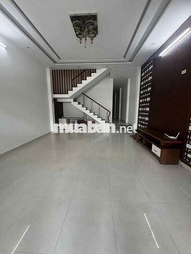🏩 Cho thuê nhà 2 tầng mt đường Nguyễn Xí, 100m2, 12tr