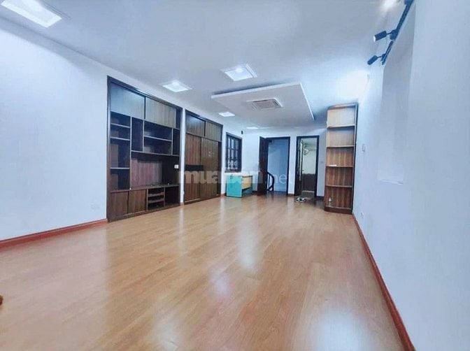Cho thuê tòa nhà văn phòng 580m2 Ngã Tư Sở Thanh Xuân