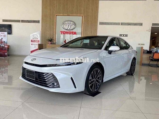 Toyota Camry 2025 2.5HEV TOP màu trắng ngọc trai