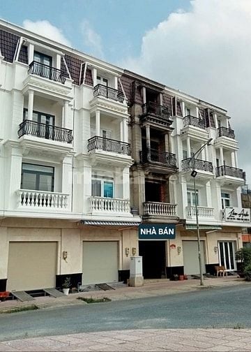 NHÀ PHỐ THƯƠNG MẠI 1 TRỆT 3 LẦU MẶT TIỀN CỔNG CHỢ CÁI VỒN  PHƯỜNG CÁI 