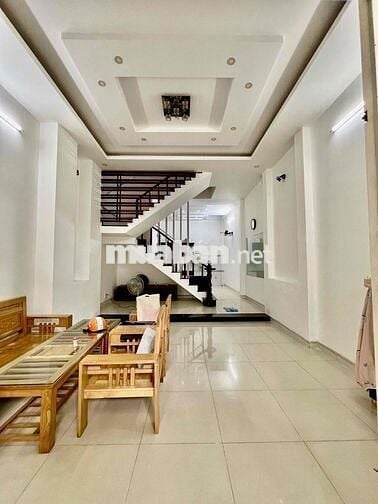 Nhà Sạch Sẻ DT 120m2 1Trệt 1Lầu 2Pn 2Wc Sân Xe Máy Gần Uỷ Ban Phường