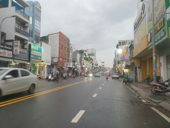 Cho thuê nhà mặt tiền đường Phan Đình Phùng, Phường 17, Phú Nhuận
