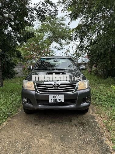 Toyota Hilux 2012 3.0G 4x4 MT - 300 km
