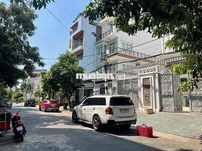 chính chu bán toà nhà văn phòng mặt tiền 12 chính chủ a Tú ***