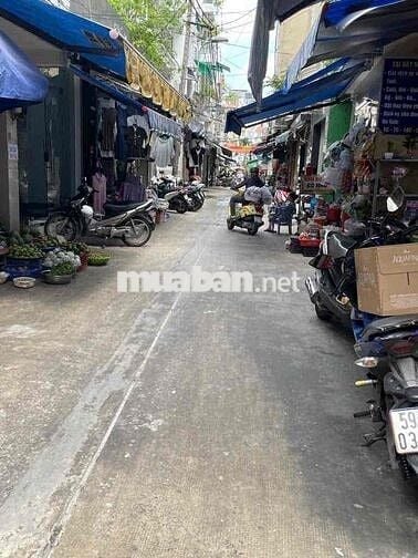 Hẻm kinh doanh chợ Võ Văn Tần  . nhà 2 mặt hẻm Dt 45m2
