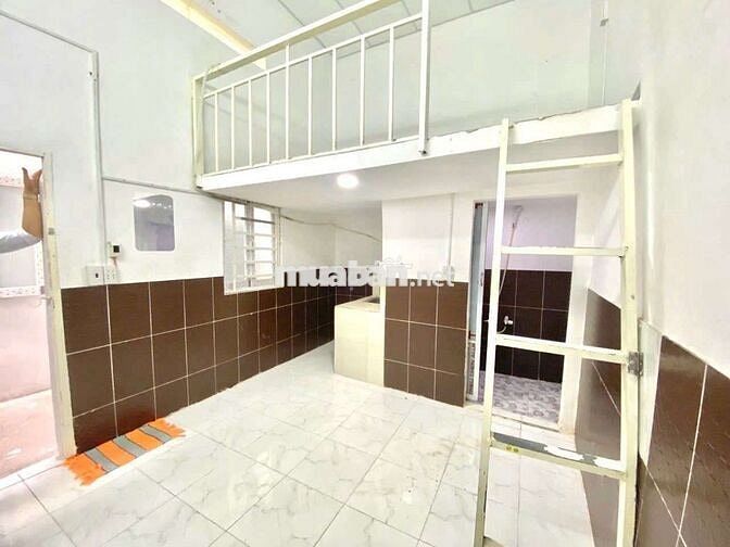 Phòng Gác máy lạnh tủ lạnh diện tích thoải mái
