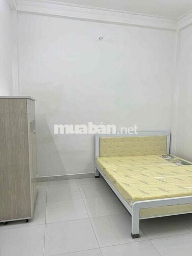 share phòng cho nữ trong nguyên tầng ở Q4