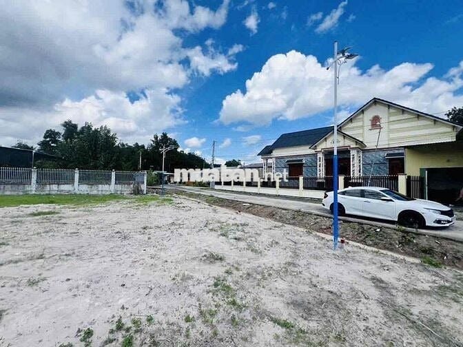 🏡 BÁN ĐẤT MẶT TIỀN – Ngay khu công nghiệp  • Diện tích: Hơn 200m   • P