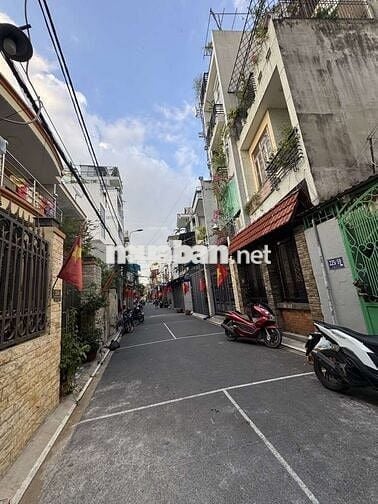 BÁN NHÀ ĐẠI HỌC CÔNG THƯƠNG , NỞ HẬU OTO ĐỖ CỬA,4M*12M CHỈ 4 TỶ 5