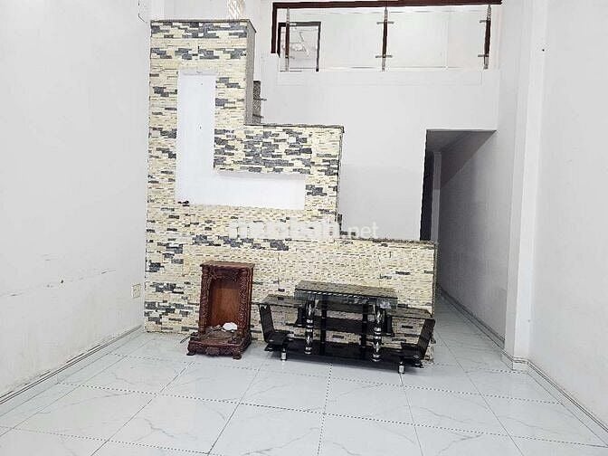 BÁN NHÀ CÁCH CHỢ HIỆP BÌNH 2 PHÚT ĐI XE.