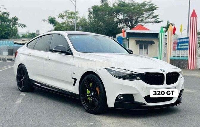 BMW 3 Series 2016 320i GT - 70000 km