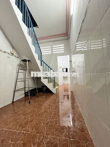 Nhà ở nguyên căn 1 trệt 1 lầu - gần Chợ , Trường học , 40m2