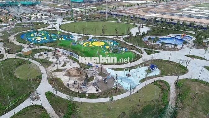 Bán căn nhà phố hồ Swanlake Vinhomes Green City 5x16 7 tỷ hơn.