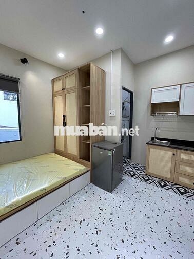 phòng đẹp cửa sổ full nội thất mới cô bắc phú nhuận
