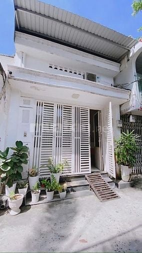 CHO THUÊ dài hạn nhà nguyên căn. p13, BT - DTSD 100m2 Giá 15tr/tháng