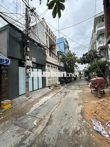 Cho thuê nhà mt  mới xây ở quận tân phú Gần Aoen.