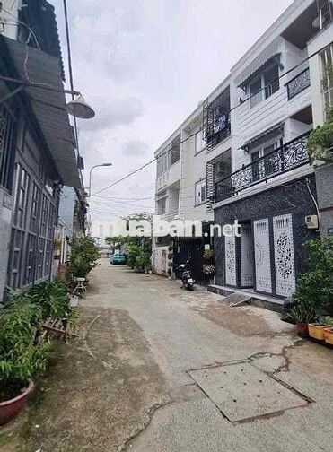 Nhà đẹp mới - 60m2 xe hơi đỗ cửa - cách đường lớn chỉ 50m - nhỉnh 3 ty