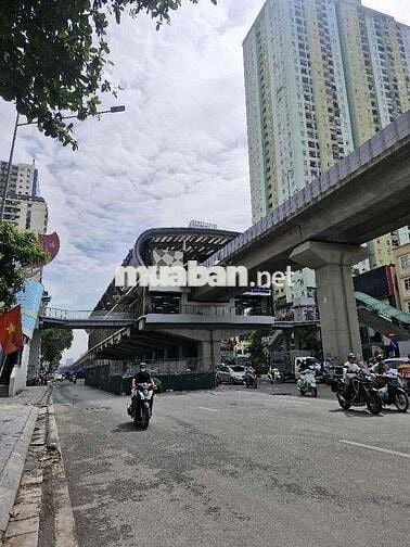 Căn nhà 2t cũ 53m mt3,7m 2 mặt ngõ,gần phố,an sinh,xây căn hộ dịch vu