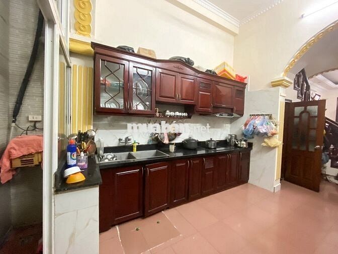 Cho thuê nhà ngõ 18 ĐỊnh Công THượng 45m 4 tầng oto kinh doanh 12tr
