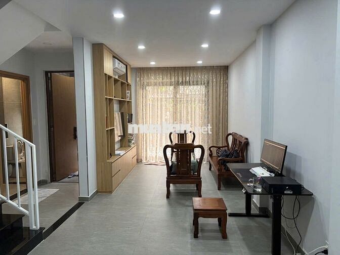 Cho thuê Nhà phố vườn 1 trệt 2 lầu full nội thất không gian yên tĩnh