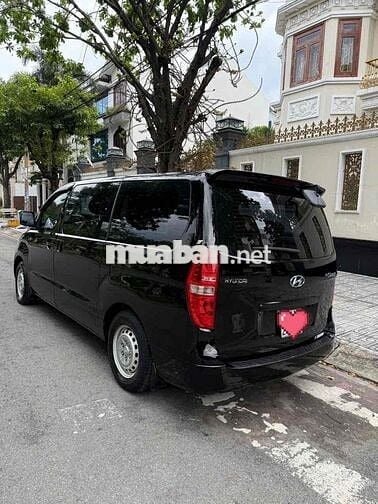 Hyundai Starex tự động nhập hàn Quốc rất mới.
