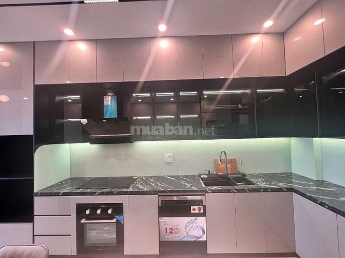 Bán nhà mặt đường 537 Bát Khối, 60m2, 7 tầng 1 tum.