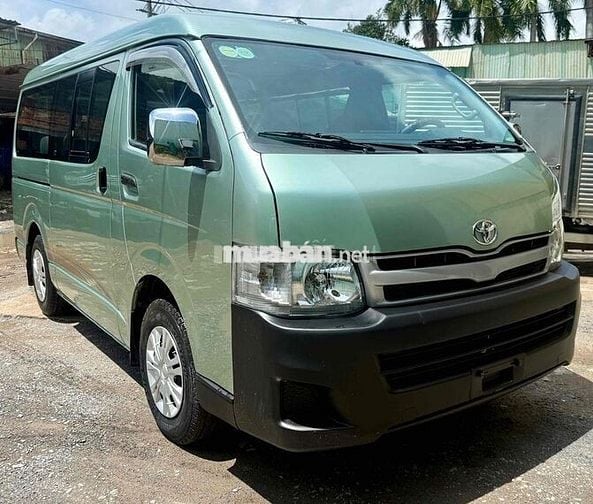 Toyota Hiace phom mới máy dầu tải VAN chạy giờ cấm
