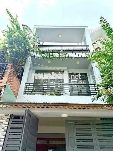 Cho thuê nhà 3 lầu làm VP có sân đậu ô tô nhà còn mới ngay gần GiGaMal