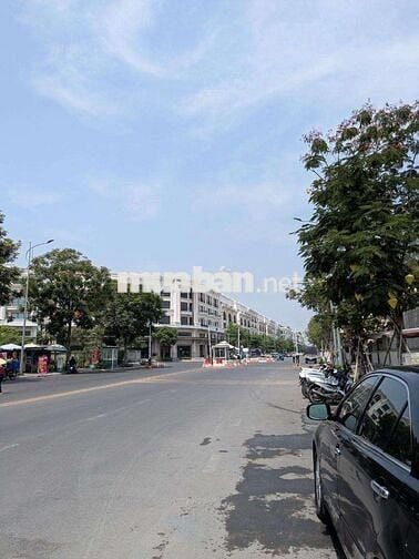 BÁN NHÀ GẦN KĐT VẠN PHÚC. CÁCH ĐINH THỊ THI 20M. CẠNH QUỐC LỘ 13 HBP