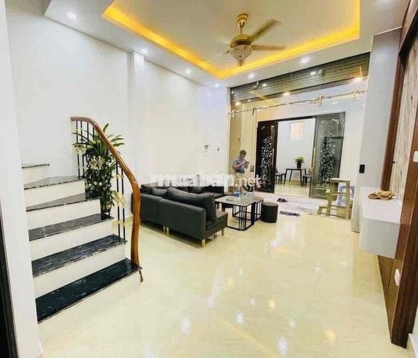 nhà mới 4 tầng Nguyễn Văn Huyên nhỉnh 7 tỷ
