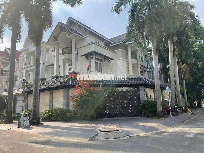 Cho Thuê Biệt thự sân vườn 12x20. 3,5 Tấm 5 Phòng full nội thất 45 Tr