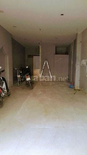 Cho thuê mặt bằng mặt tiền Nguyễn Văn Cừ, P.2, Q.5 giá 18tr