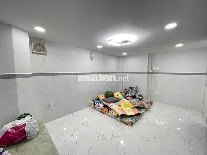 Nhà Âu Dương Lân lửng lầu sân thượng