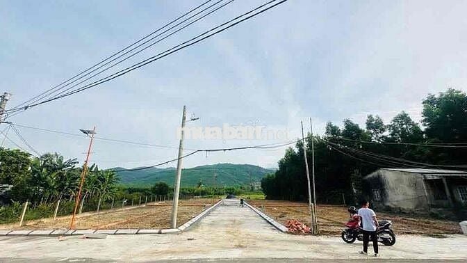 2 LÔ LIỀN KỀ MẶT TIỀN ĐƯỜNG NHỰA 5M5,10M5 CÁCH SÂN BAY ĐÀ NẴNG 10KM