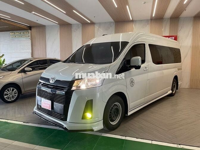 Toyota Hiace 2021 nhập Thái