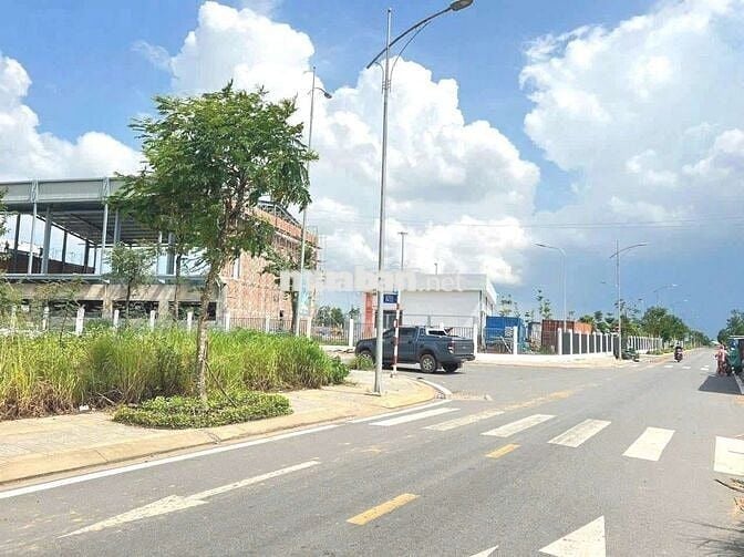CẦN TIỀN BÁN GẤP !!! LÔ ĐẤT LONG THÀNH 100M2 - GẦN KCN, DÂN CƯ ĐÔNG