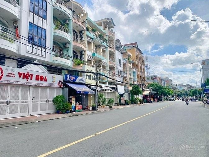 EM CÒN VÀI CĂN NHÀ MẶT TIỀN ĐOẠN ĐẸP NHẤT CHỢ LỚN, BÌNH PHÚ Q.6