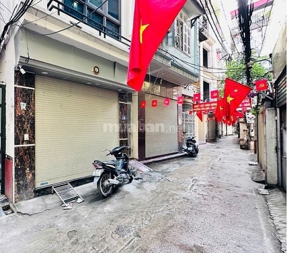 Bán gấp nhà Cầu Giấy, mặt tiền 6.5m, nội thất đẹp, hạ giá 7.5 tỷ