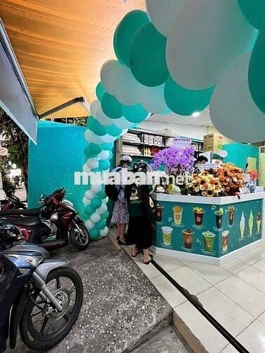 Sang quán trà sữa Thái Quận 8 vẫn đang kinh doanh tốt.