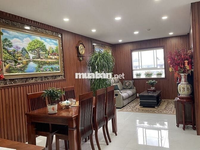 Có cv gd bán lại căn hộ hai mặt tiền cực đẹp .