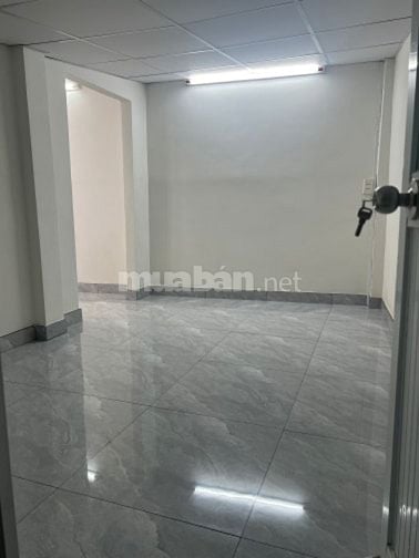Cho thuê nhà trung tâm Q1,gần bờ kè hoàng sa