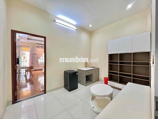 Cho Thuê Căn Hộ Tách Bếp Bancol Rộng 40m2 Gần Bigc Tô Hiến Thành Q10