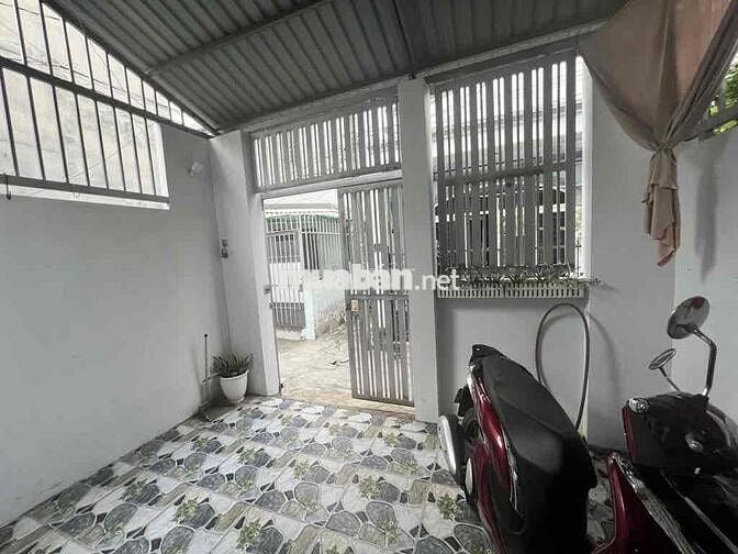 NHÀ 2 MẶT TIỀN HẺM, 50M2 - SÁT CHỢ THỦ ĐỨC