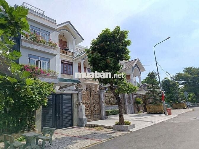 Bán biệt thự 200m2 5PN 6WC tại Lê Thị Riêng, Thới An, Q12 giá 18 tỷ
