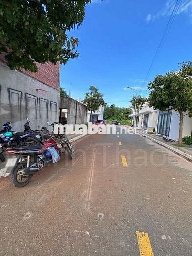CHỦ NGỘP CẦN RA GẤP LÔ ĐẤT ĐẸP, MẶT TIỀN NHỰA KHU DÂN CƯ