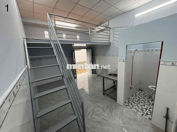 Phòng trọ mới xây cho thuê có gác, máy lạnh gần Quảng trường